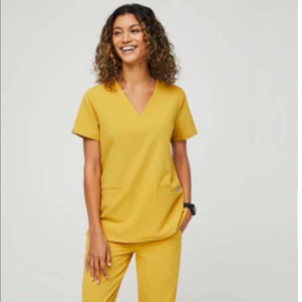 Gold figs set